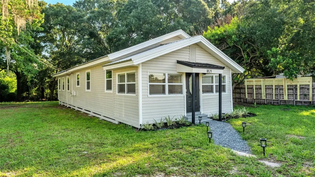 1821 W Chase Street Lakeland FL 33815
