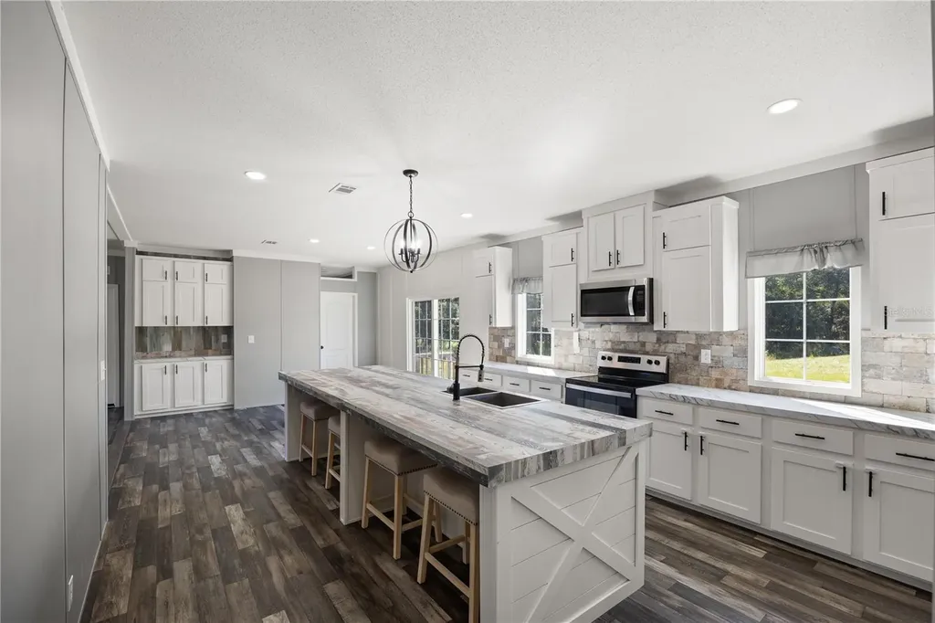 2362 NE County Road 1469 Hawthorne FL 32640