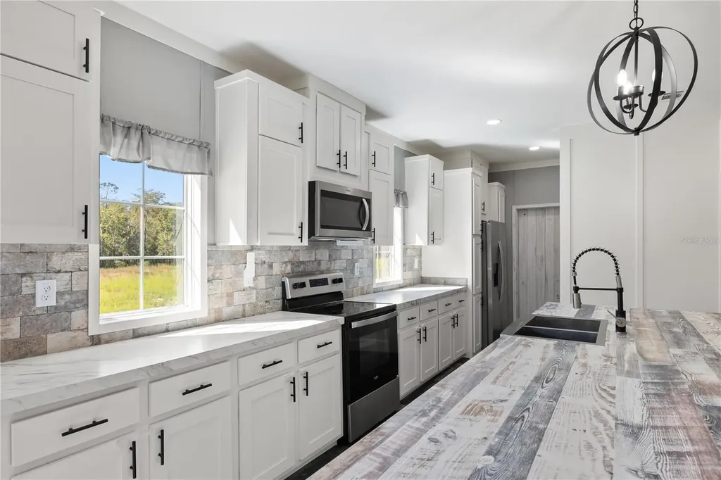 2362 NE County Road 1469 Hawthorne FL 32640