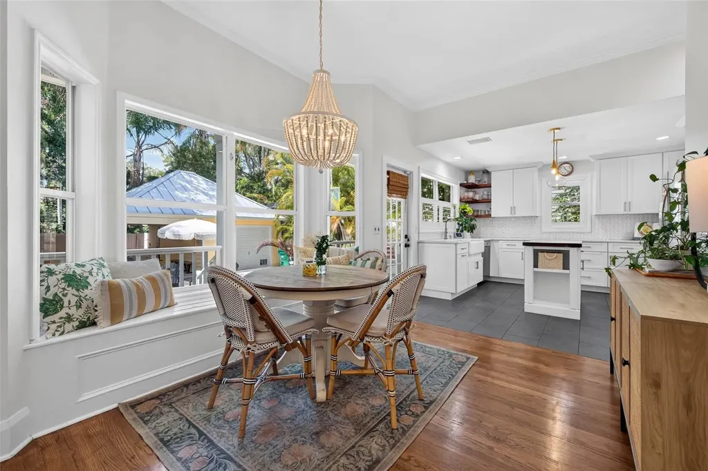 4618 W Tennyson Avenue Tampa FL 33629
