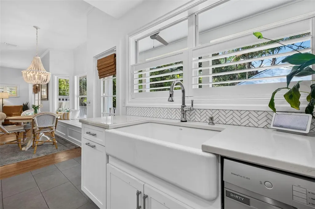 4618 W Tennyson Avenue Tampa FL 33629