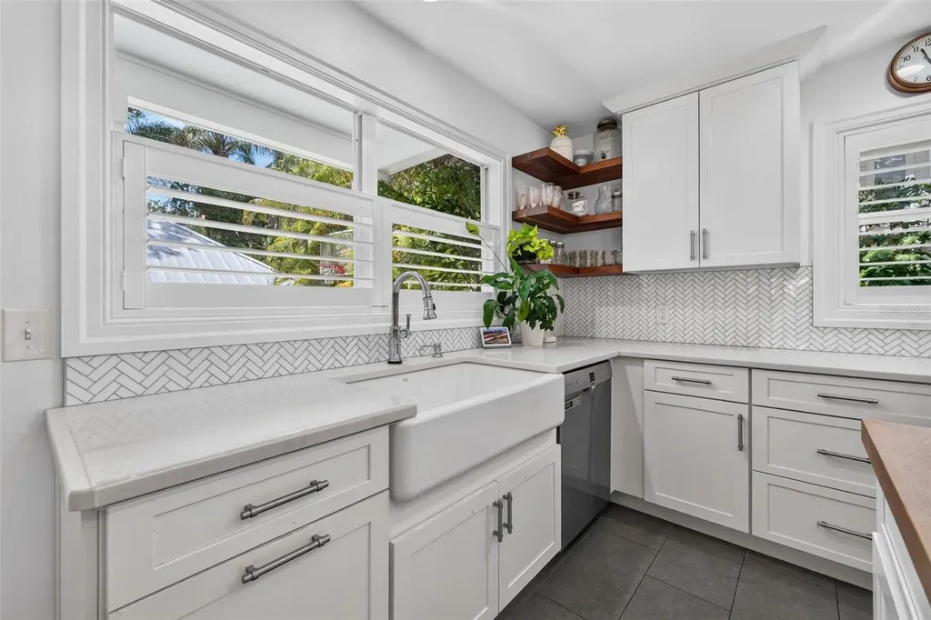 4618 W Tennyson Avenue Tampa FL 33629