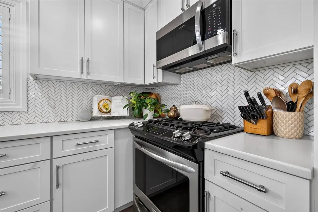4618 W Tennyson Avenue Tampa FL 33629
