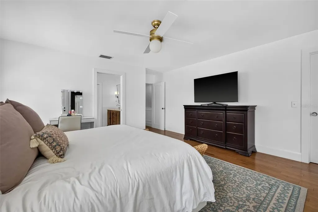 4618 W Tennyson Avenue Tampa FL 33629