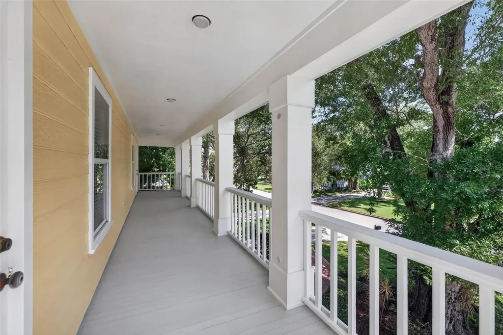 4618 W Tennyson Avenue Tampa FL 33629