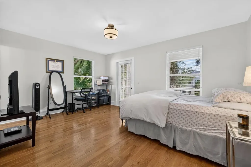 4618 W Tennyson Avenue Tampa FL 33629