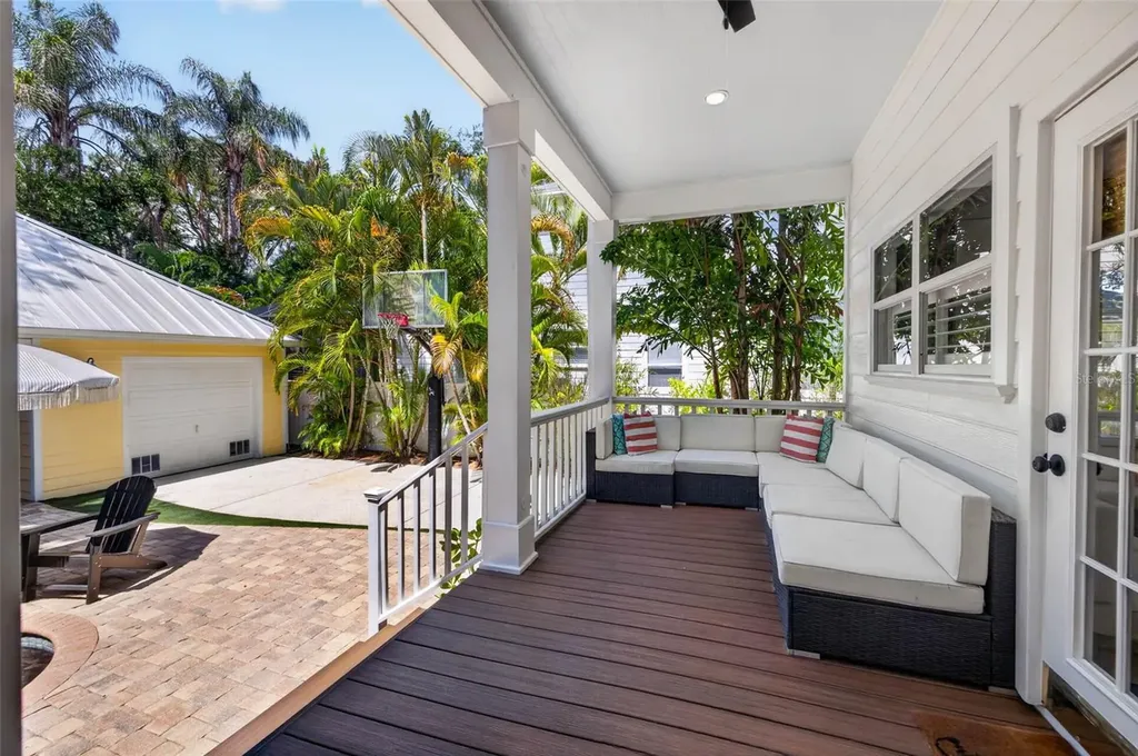 4618 W Tennyson Avenue Tampa FL 33629