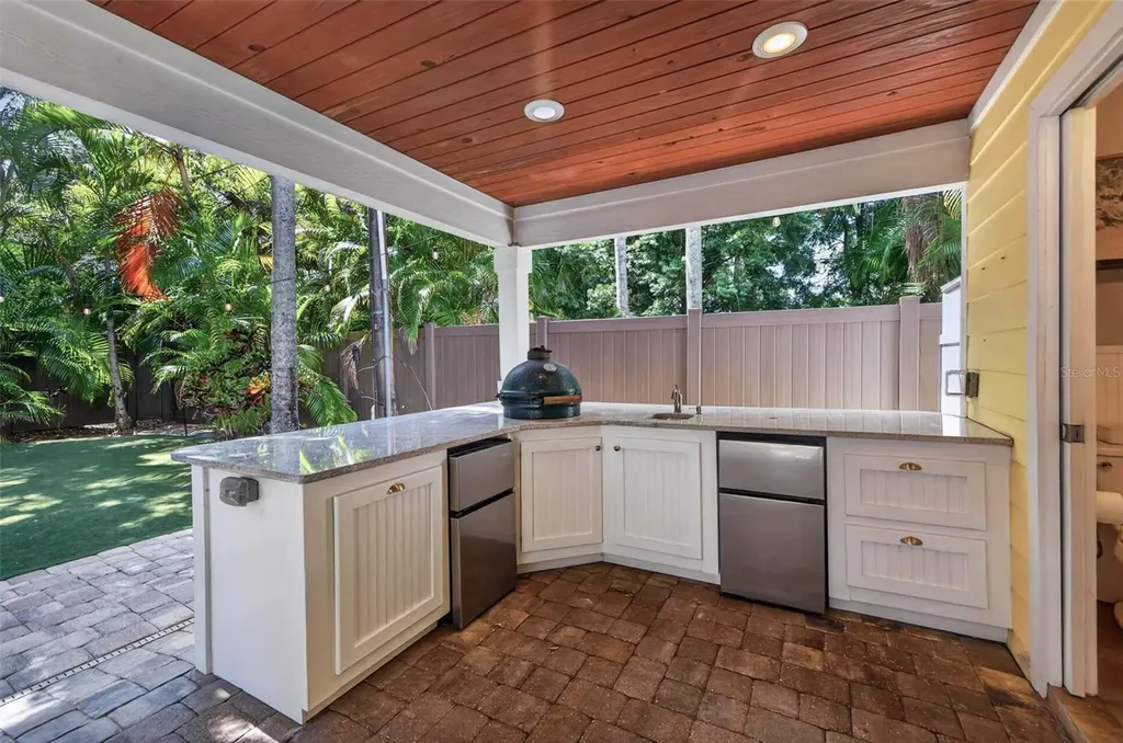 4618 W Tennyson Avenue Tampa FL 33629