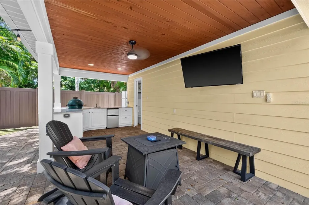 4618 W Tennyson Avenue Tampa FL 33629