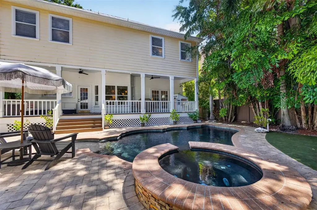 4618 W Tennyson Avenue Tampa FL 33629