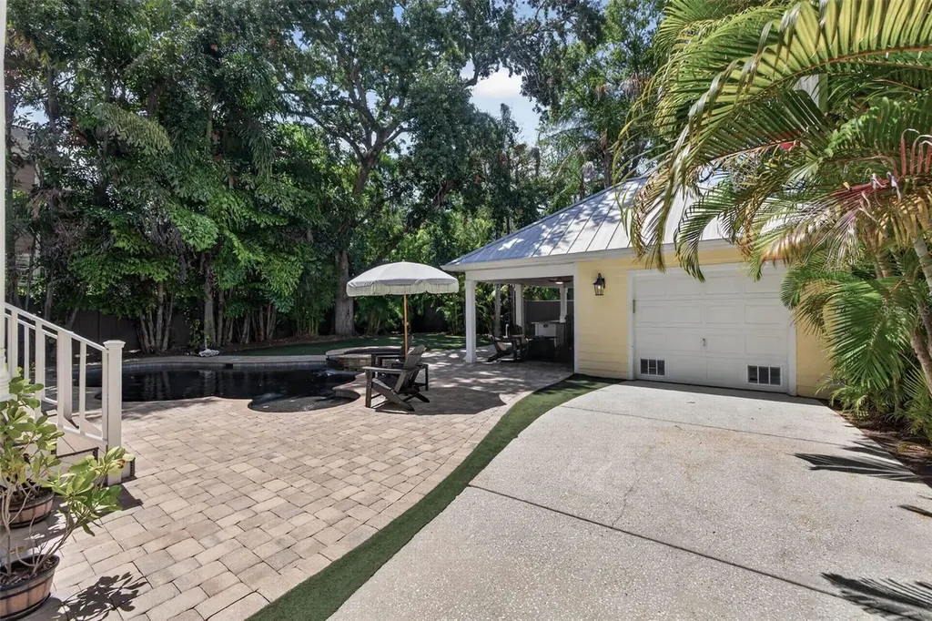 4618 W Tennyson Avenue Tampa FL 33629