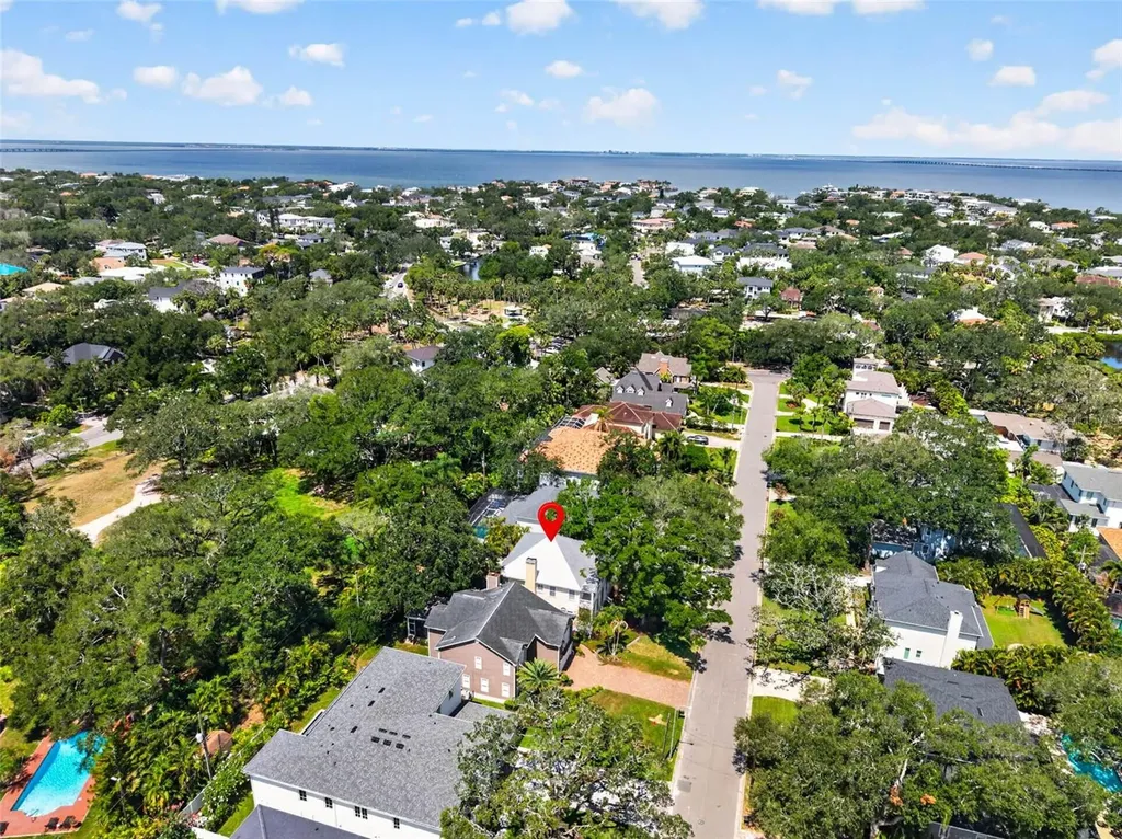 4618 W Tennyson Avenue Tampa FL 33629