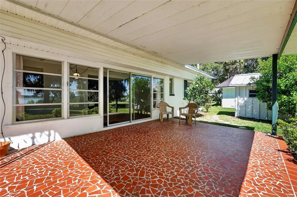 4136 Cr 400 Lake Panasoffkee FL 33538