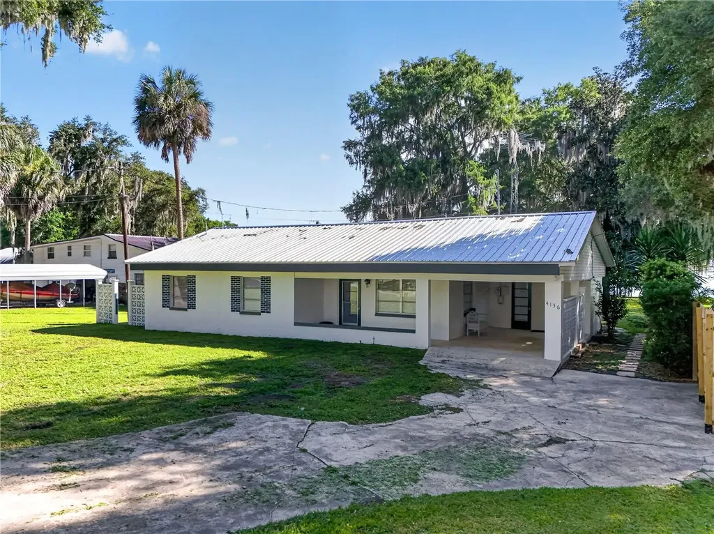 4136 Cr 400 Lake Panasoffkee FL 33538