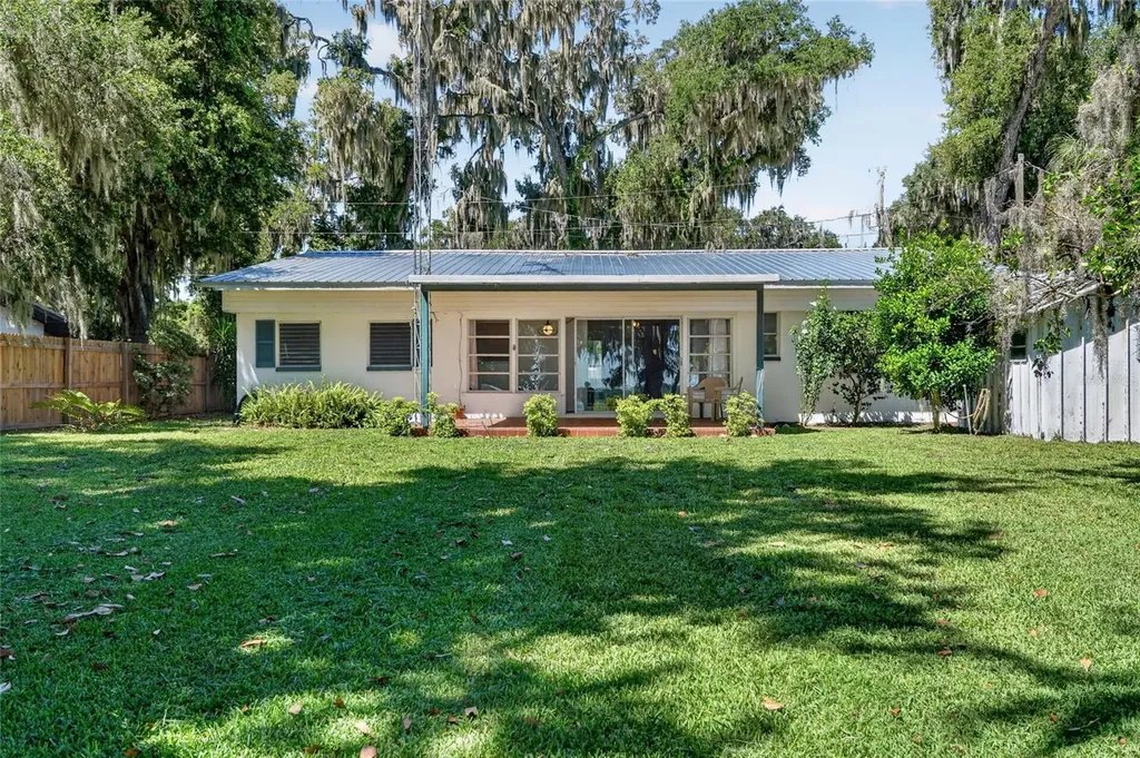 4136 Cr 400 Lake Panasoffkee FL 33538