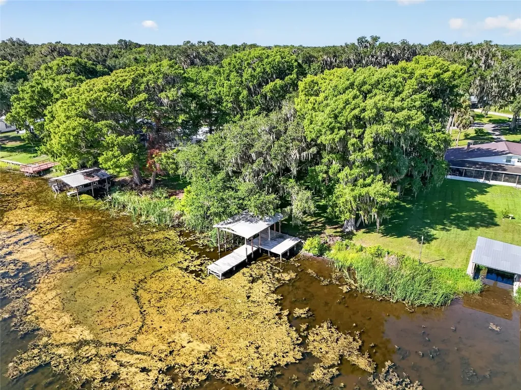4136 Cr 400 Lake Panasoffkee FL 33538