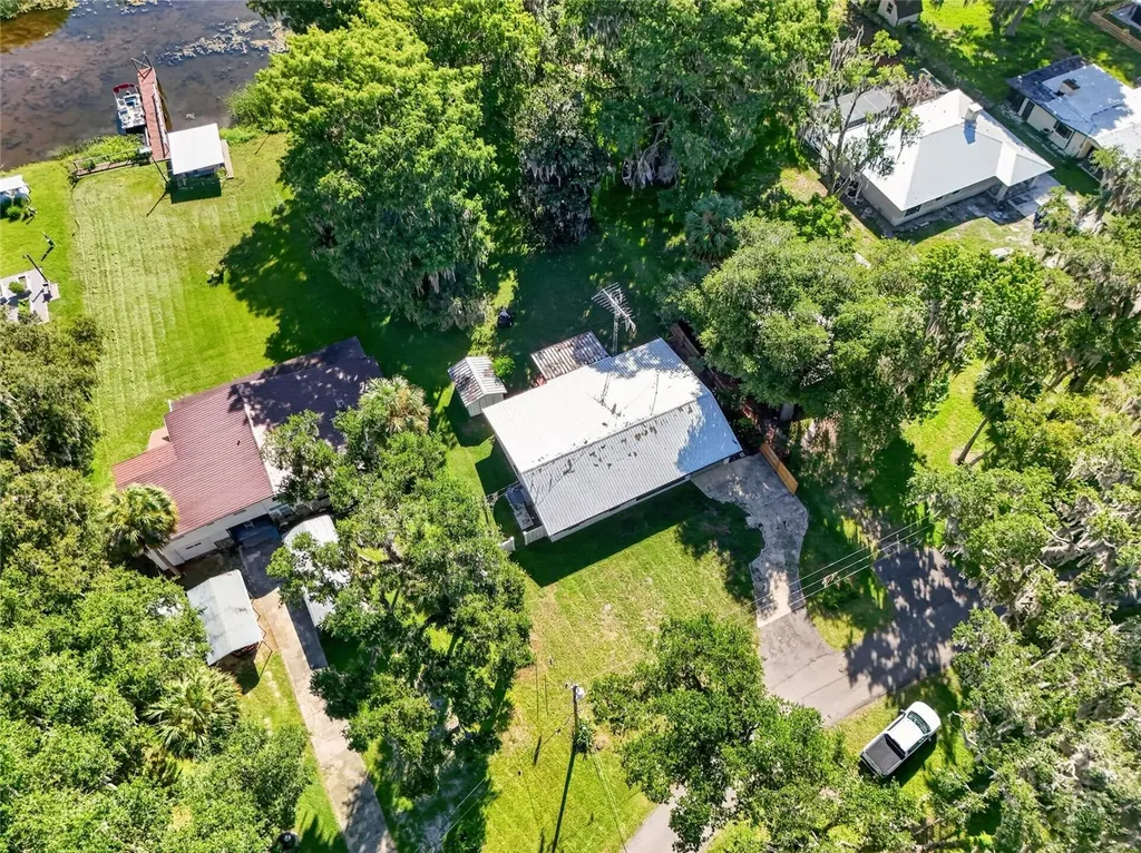 4136 Cr 400 Lake Panasoffkee FL 33538
