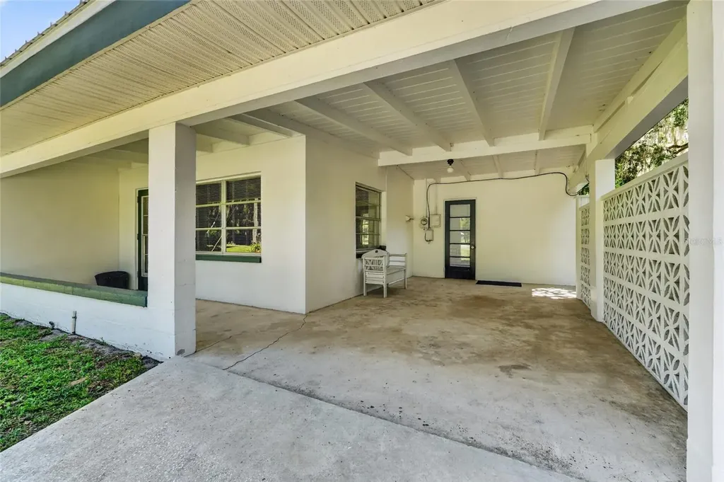 4136 Cr 400 Lake Panasoffkee FL 33538