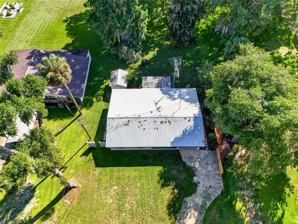 4136 Cr 400 Lake Panasoffkee FL 33538