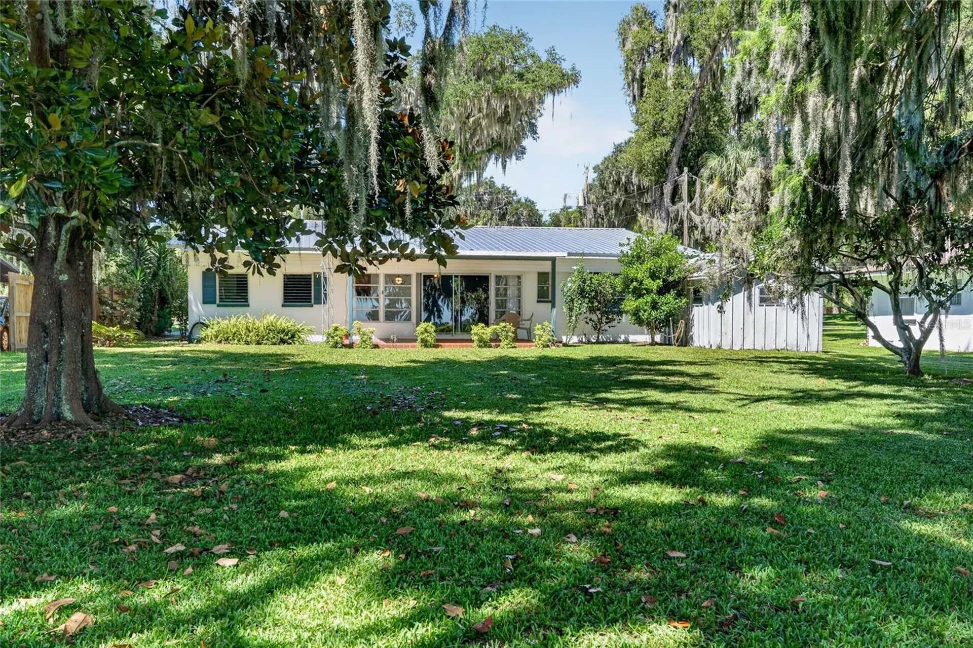 4136 Cr 400 Lake Panasoffkee FL 33538