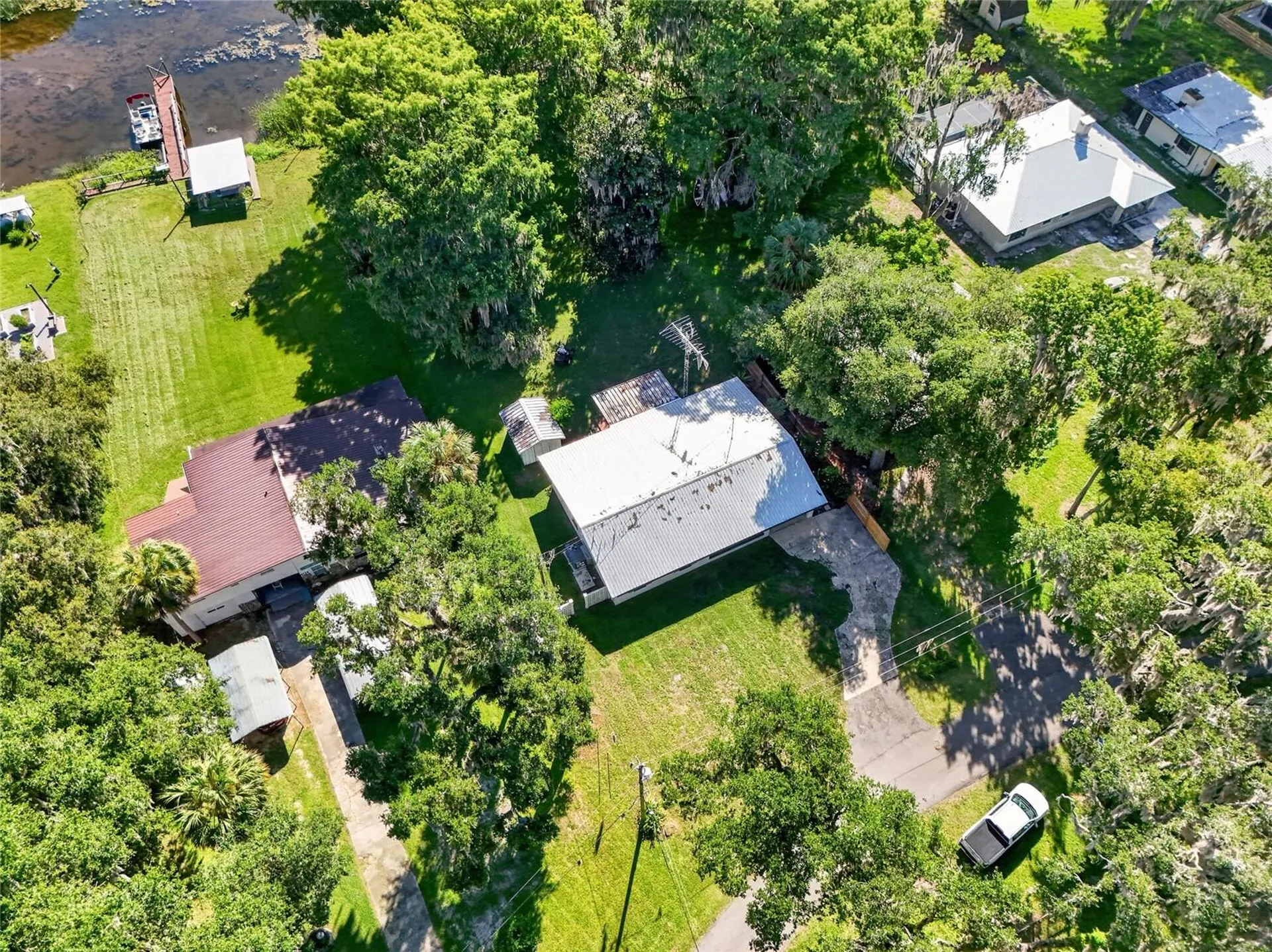 4136 Cr 400 Lake Panasoffkee FL 33538
