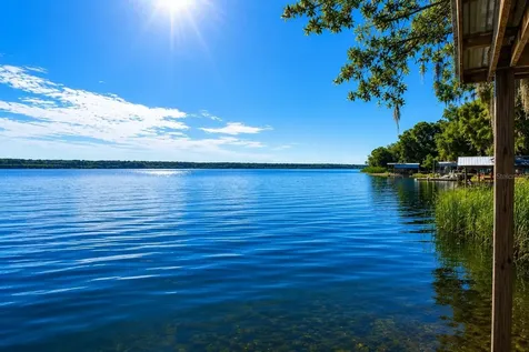 4136 Cr 400 Lake Panasoffkee FL 33538