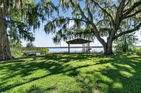 4136 Cr 400 Lake Panasoffkee FL 33538