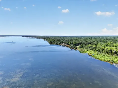 4136 Cr 400 Lake Panasoffkee FL 33538
