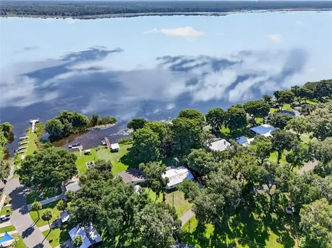4136 Cr 400 Lake Panasoffkee FL 33538