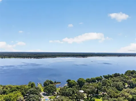 4136 Cr 400 Lake Panasoffkee FL 33538