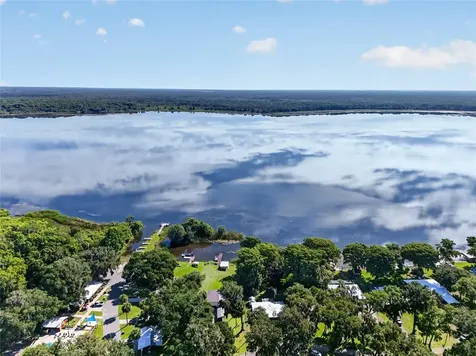 4136 Cr 400 Lake Panasoffkee FL 33538