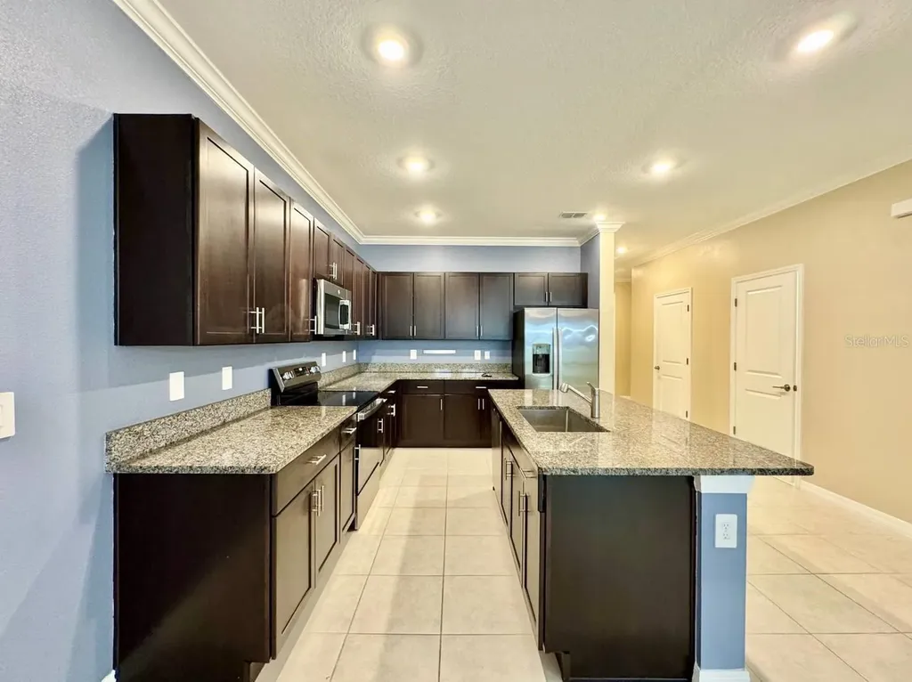 10809 Fowlers Bluff Court Tampa FL 33647
