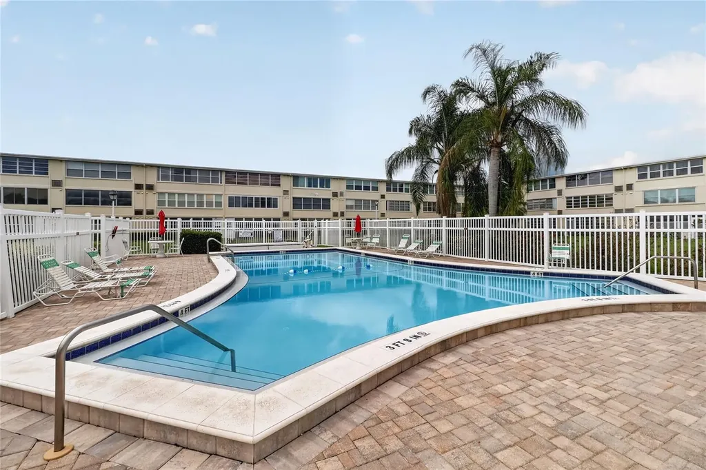 951 79th Avenue N St Petersburg FL 33702