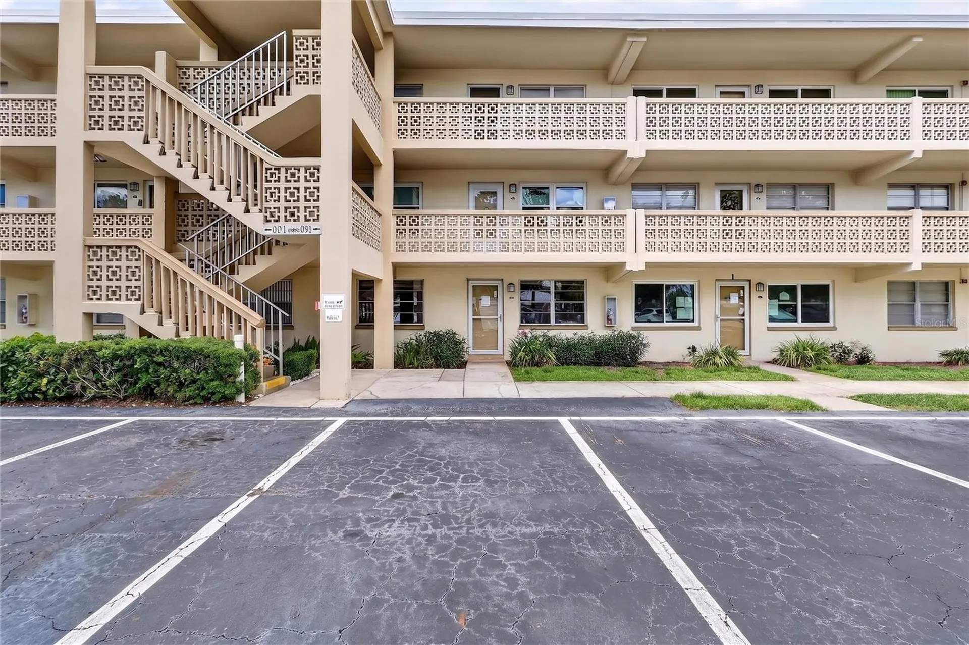 951 79th Avenue N St Petersburg FL 33702