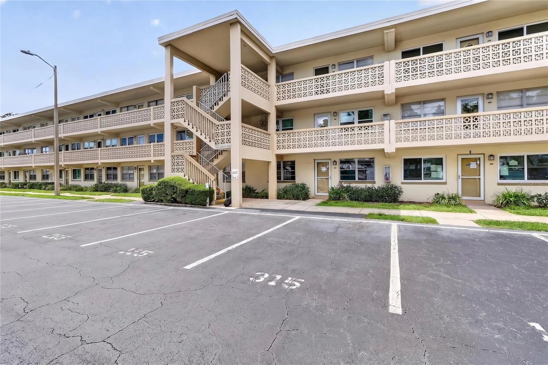 951 79th Avenue N St Petersburg FL 33702