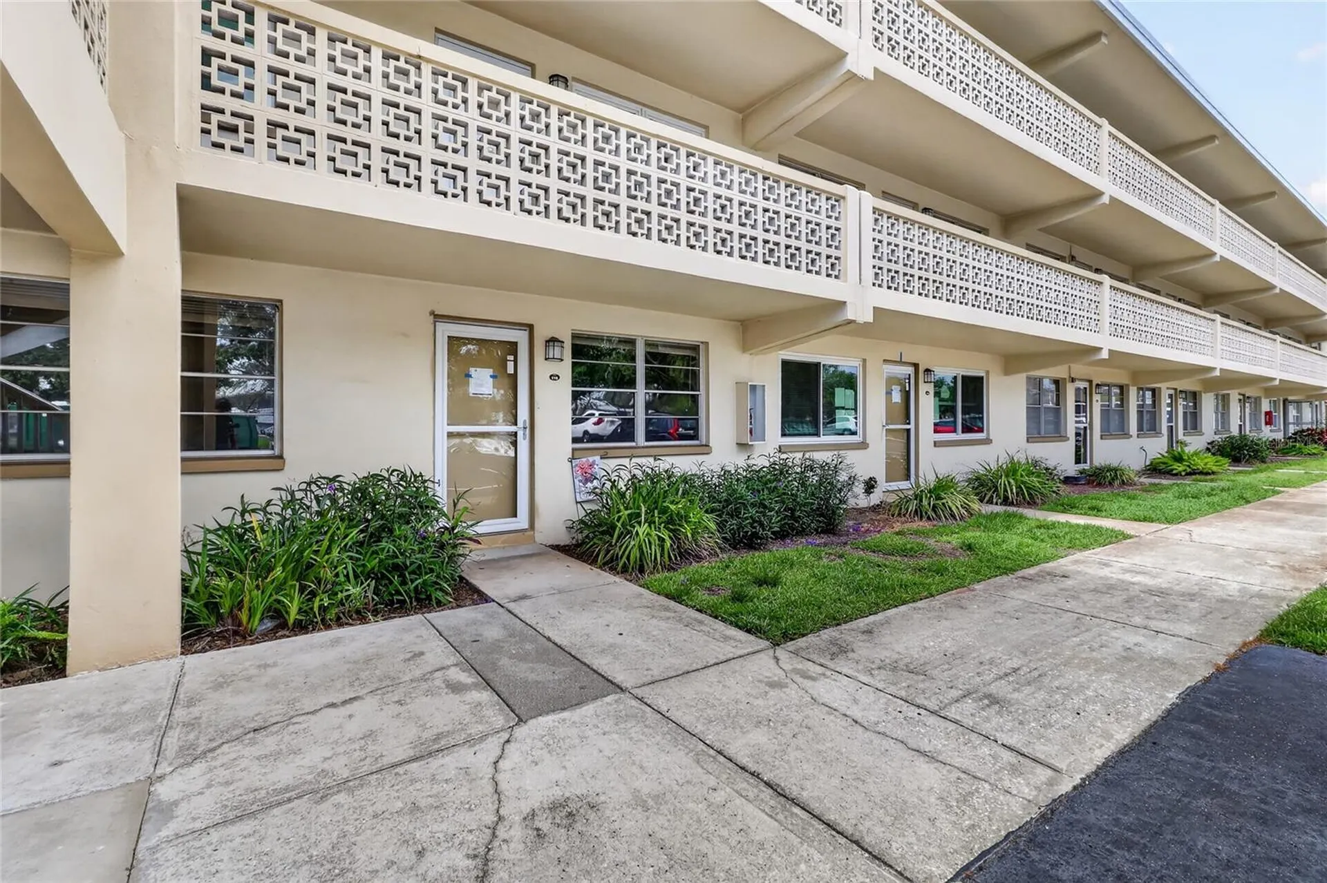 951 79th Avenue N St Petersburg FL 33702