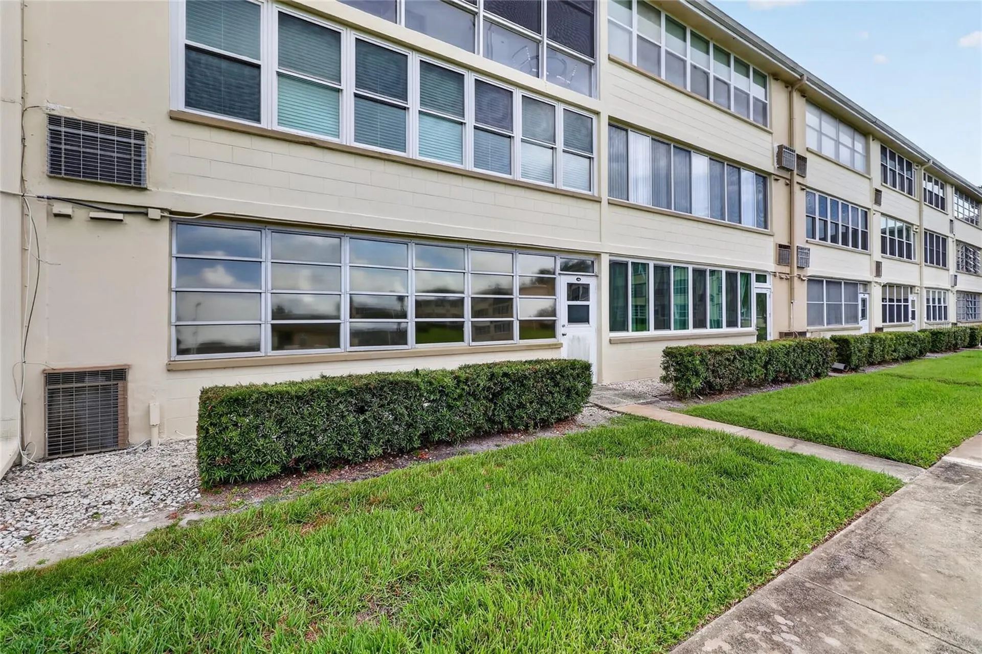 951 79th Avenue N St Petersburg FL 33702