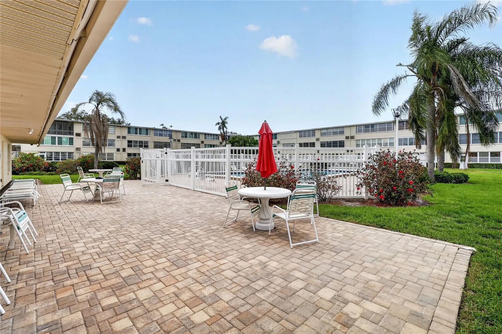 951 79th Avenue N St Petersburg FL 33702