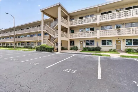 951 79th Avenue N St Petersburg FL 33702