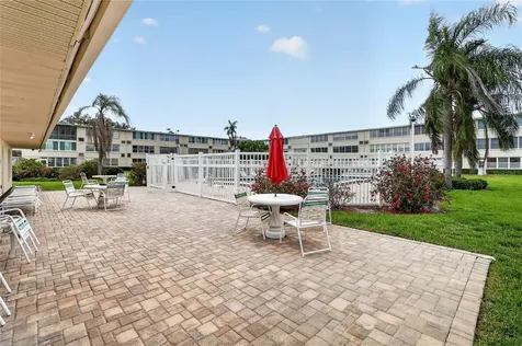 951 79th Avenue N St Petersburg FL 33702
