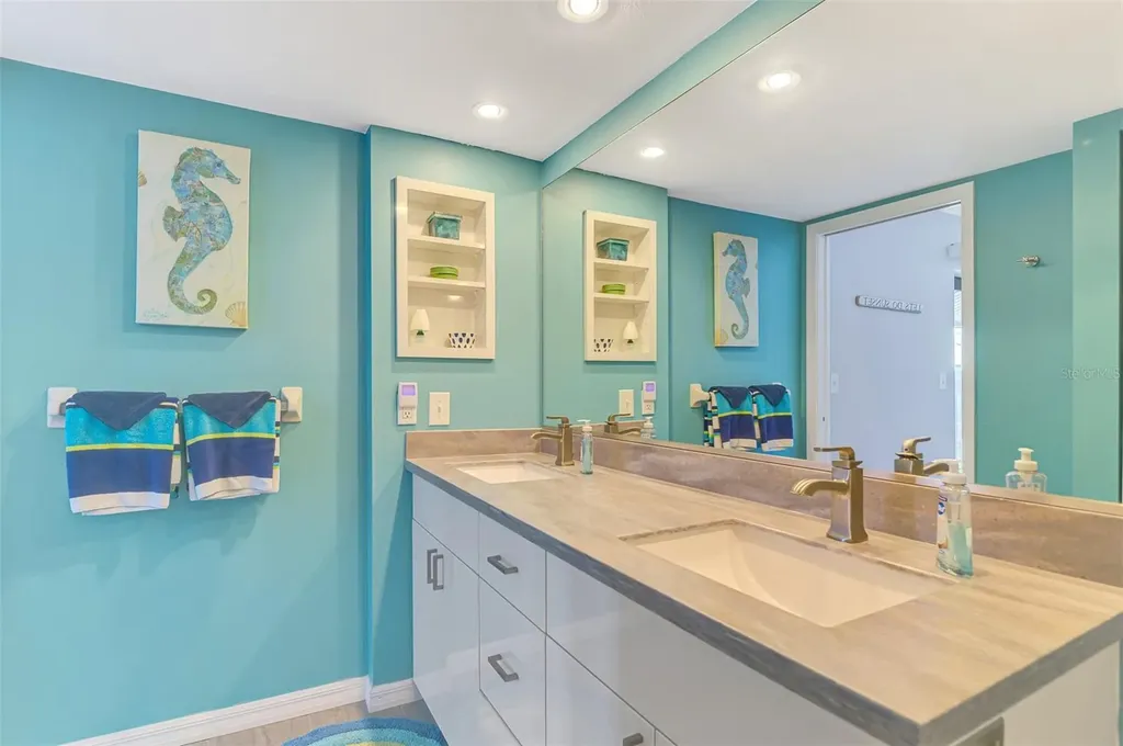 2729 N Beach Road Englewood FL 34223