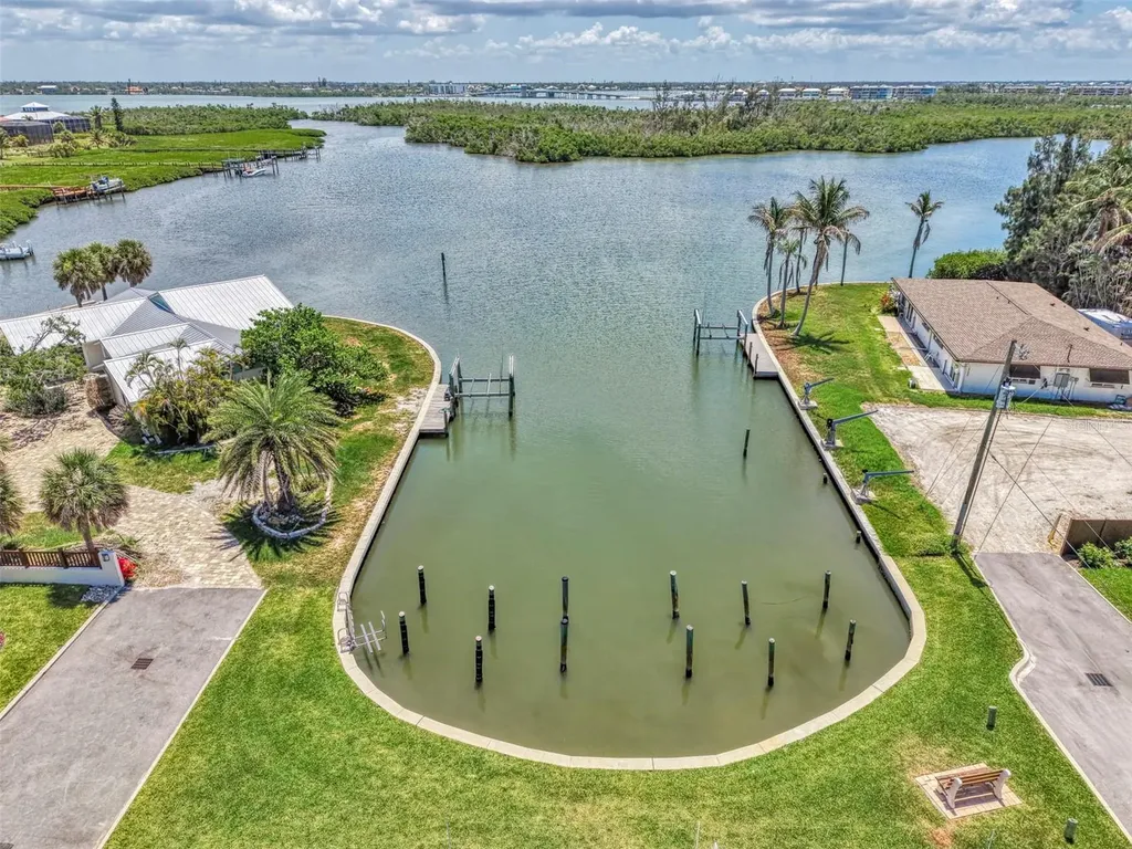 2729 N Beach Road Englewood FL 34223