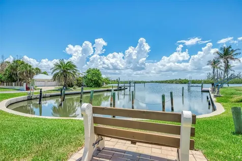 2729 N Beach Road Englewood FL 34223