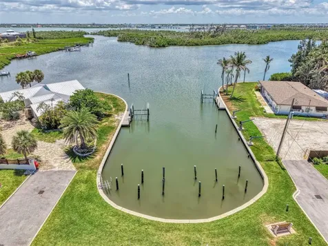 2729 N Beach Road Englewood FL 34223
