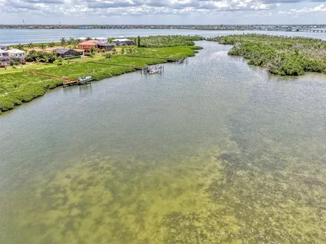 2729 N Beach Road Englewood FL 34223