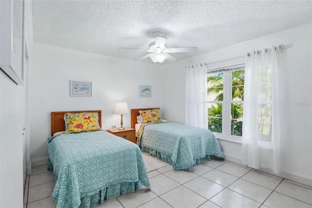 3663 Longmeadow Sarasota FL 34235