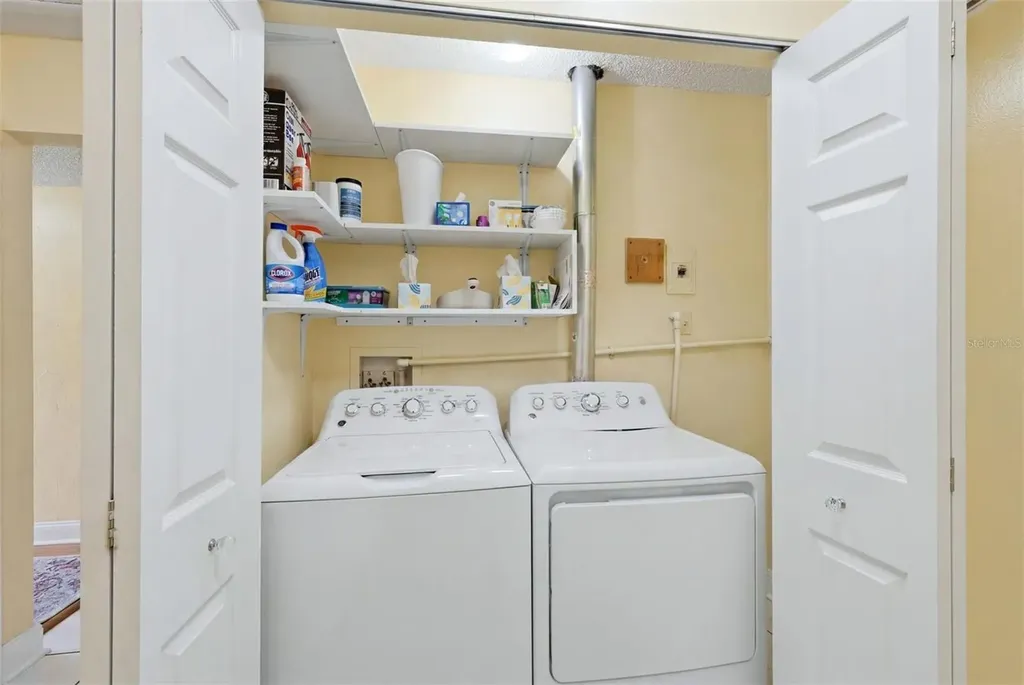 3663 Longmeadow Sarasota FL 34235