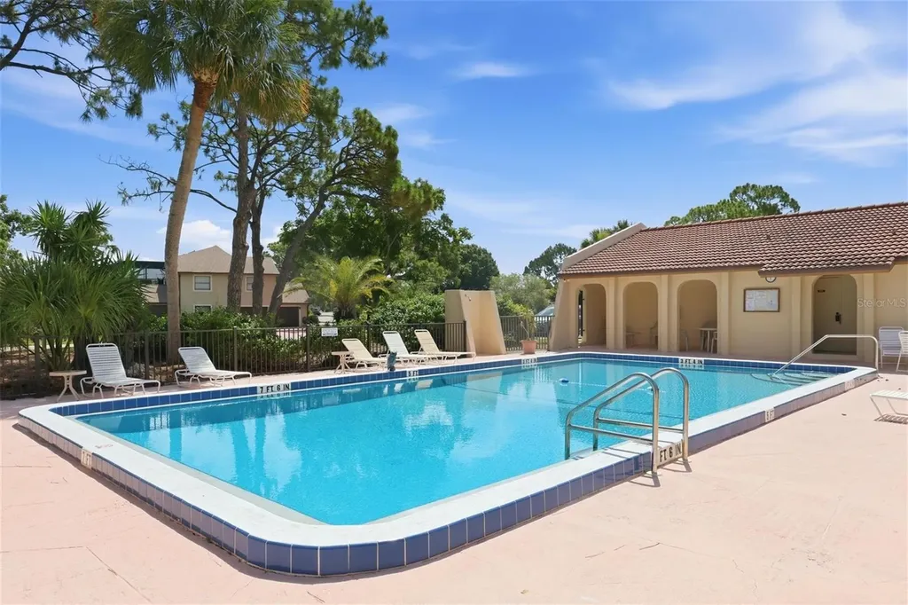 3663 Longmeadow Sarasota FL 34235