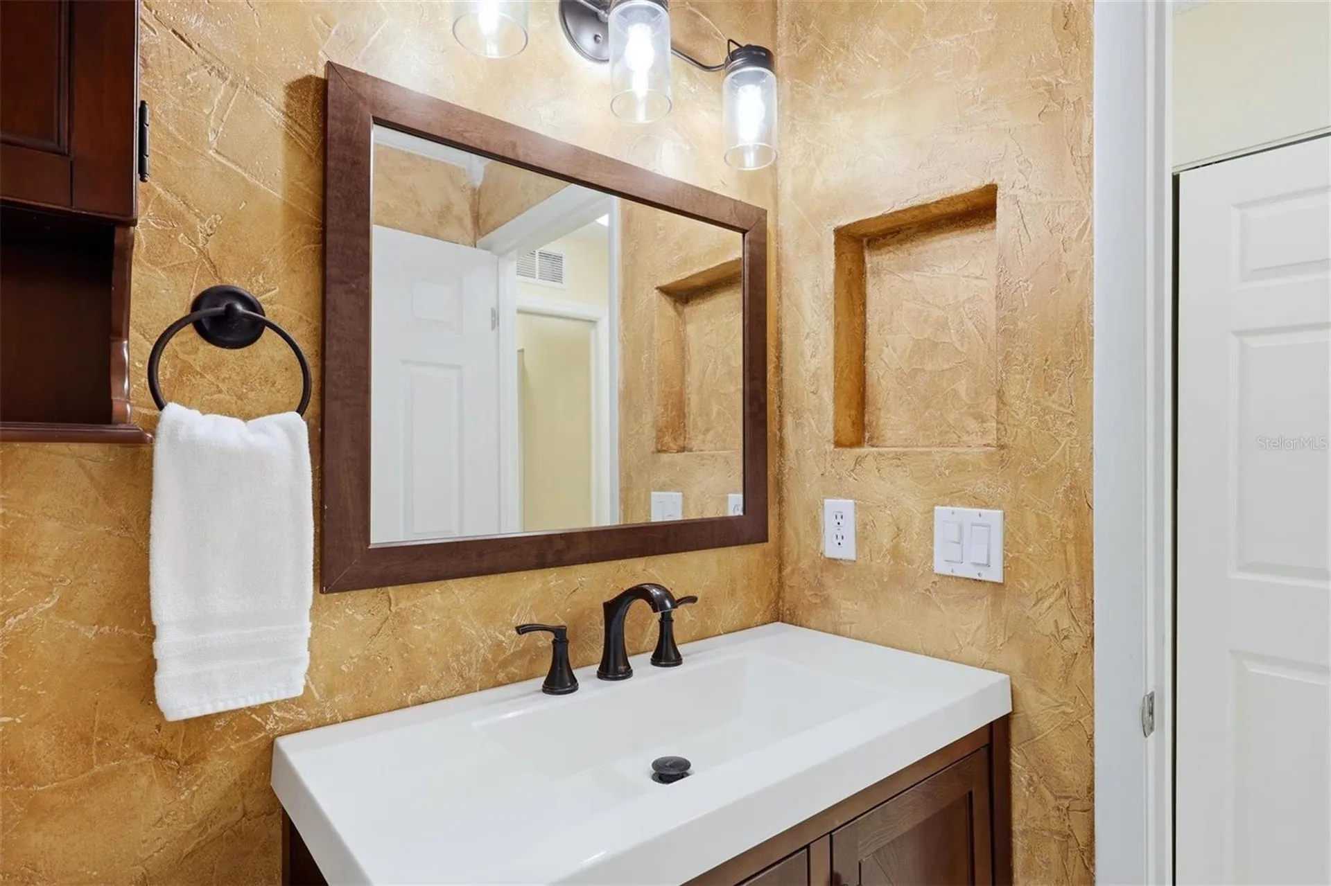 3663 Longmeadow Sarasota FL 34235
