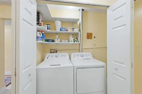3663 Longmeadow Sarasota FL 34235